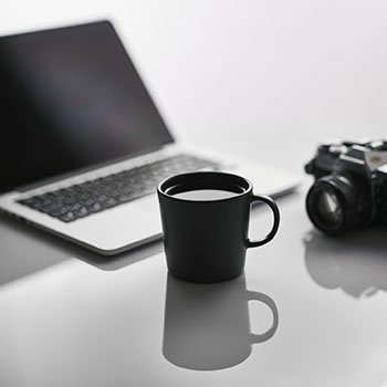 热刺主场大胜，后防线充满战术智慧